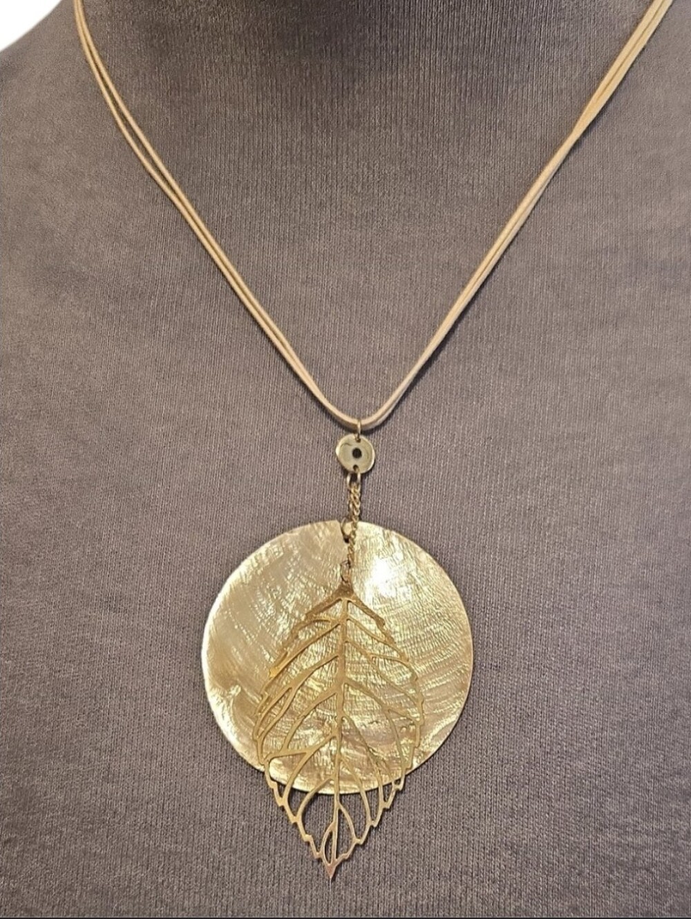 NWT Boho Statement Pendant Capiz Shell Openwork Skeleton Gold Leaf Adjustable